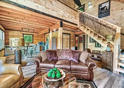 Red Cedar Lodge living area