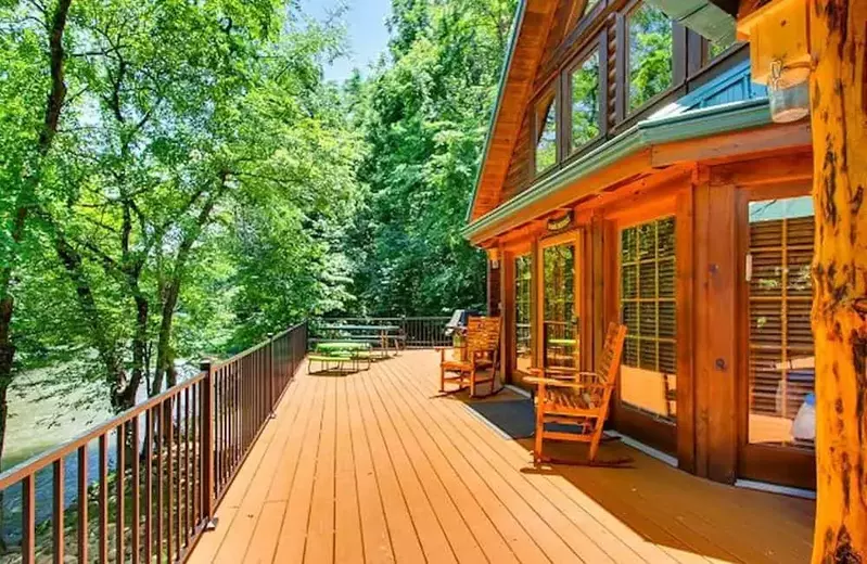 smoky mountain cabin on the river