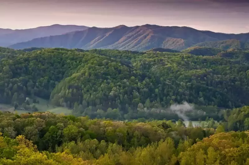 The mountains in Pigeon Forge during the spring.