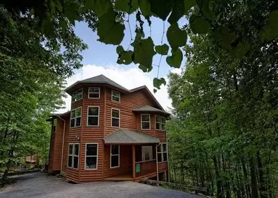 Happy Days 4 bedroom cabin rentals in Gatlinburg TN