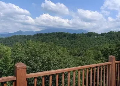 The Pioneer view 4 bedroom cabin rentals in Gatlinburg TN