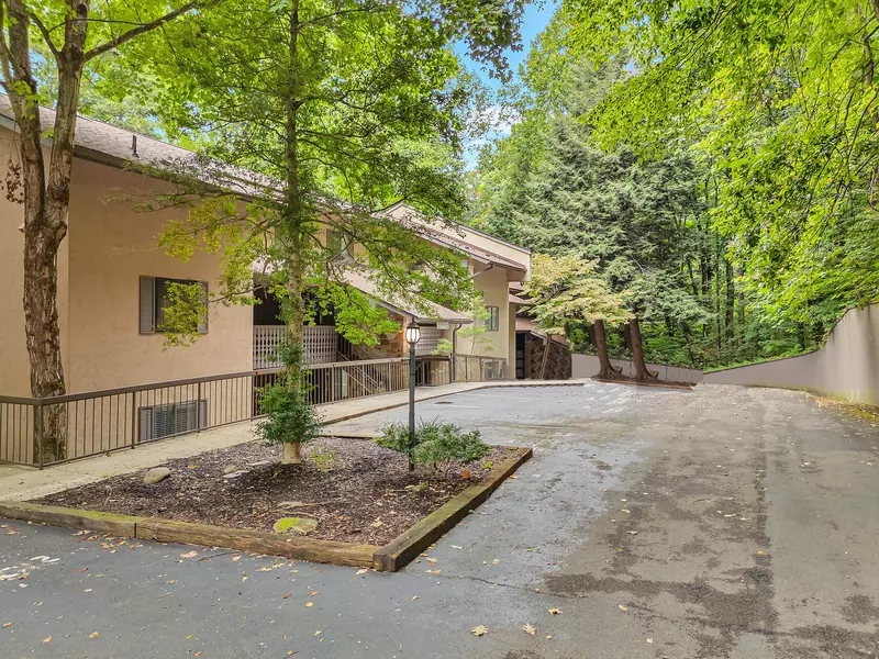 Property image, Exterior, of Bear Hug Hideaway #368