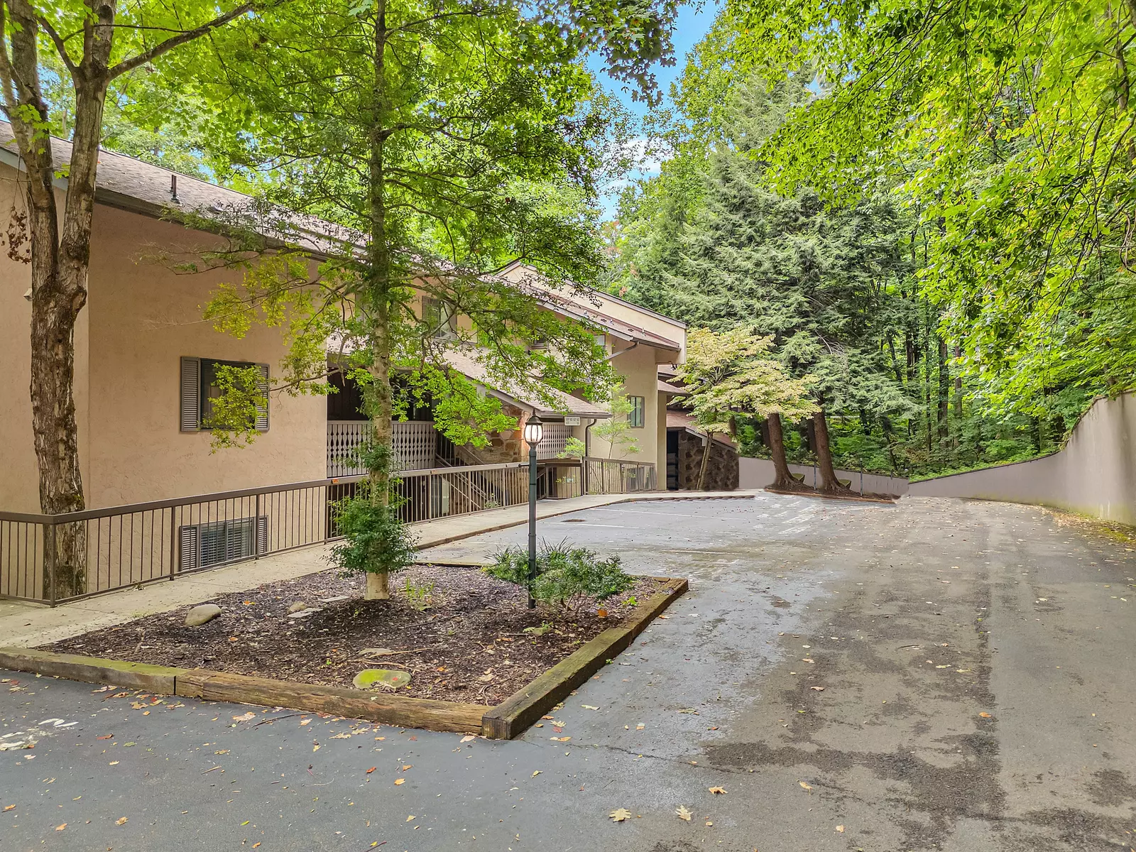Property image, Exterior, of Bear Hug Hideaway #368