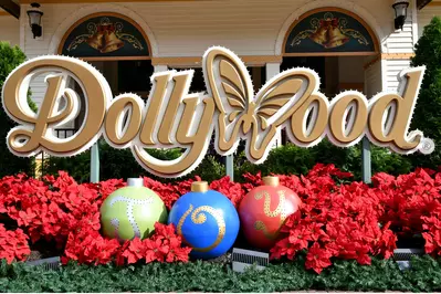 Dollywood sign Christmas