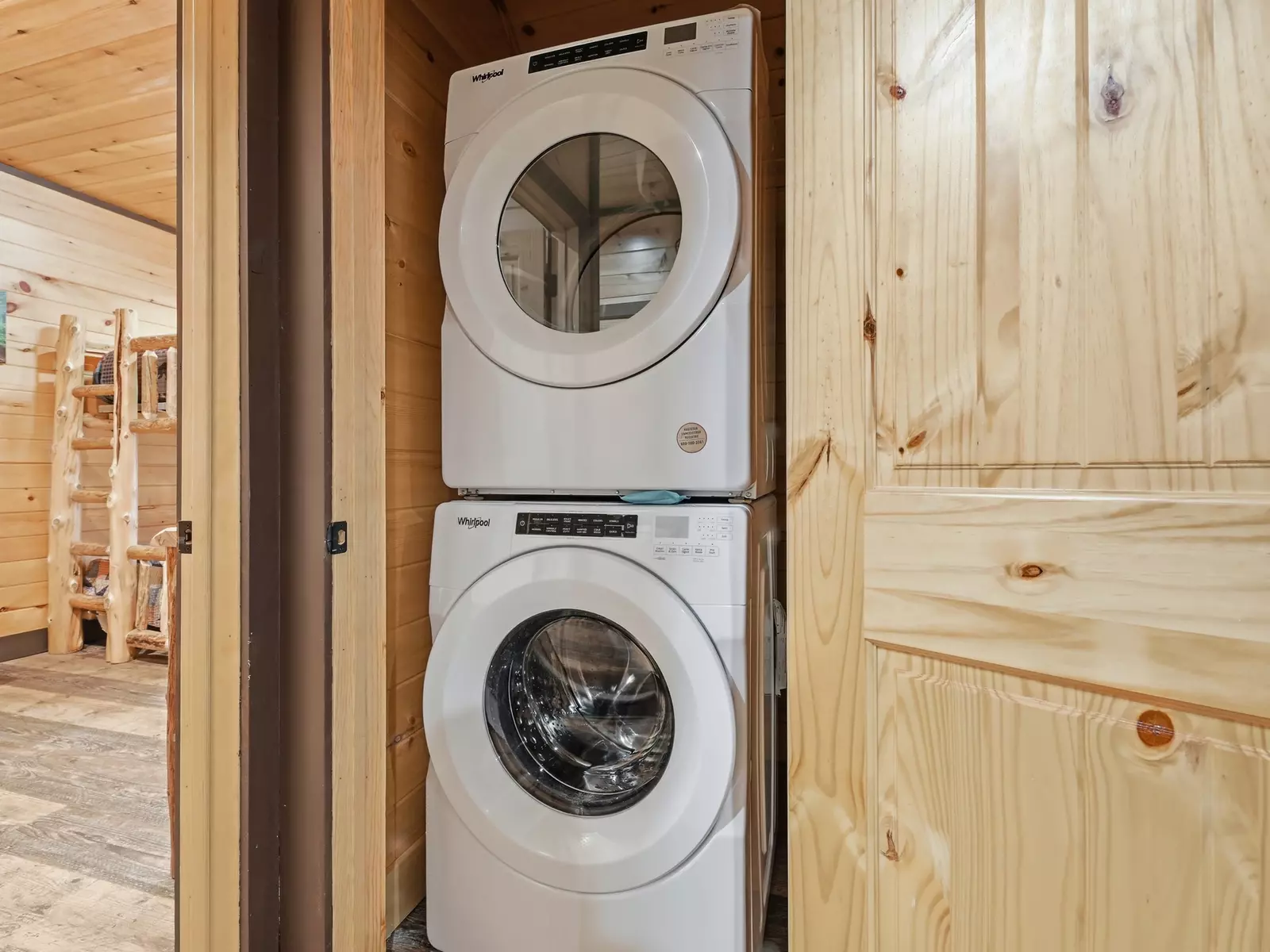 Property image, Exterior, of Falcon Crest #3104